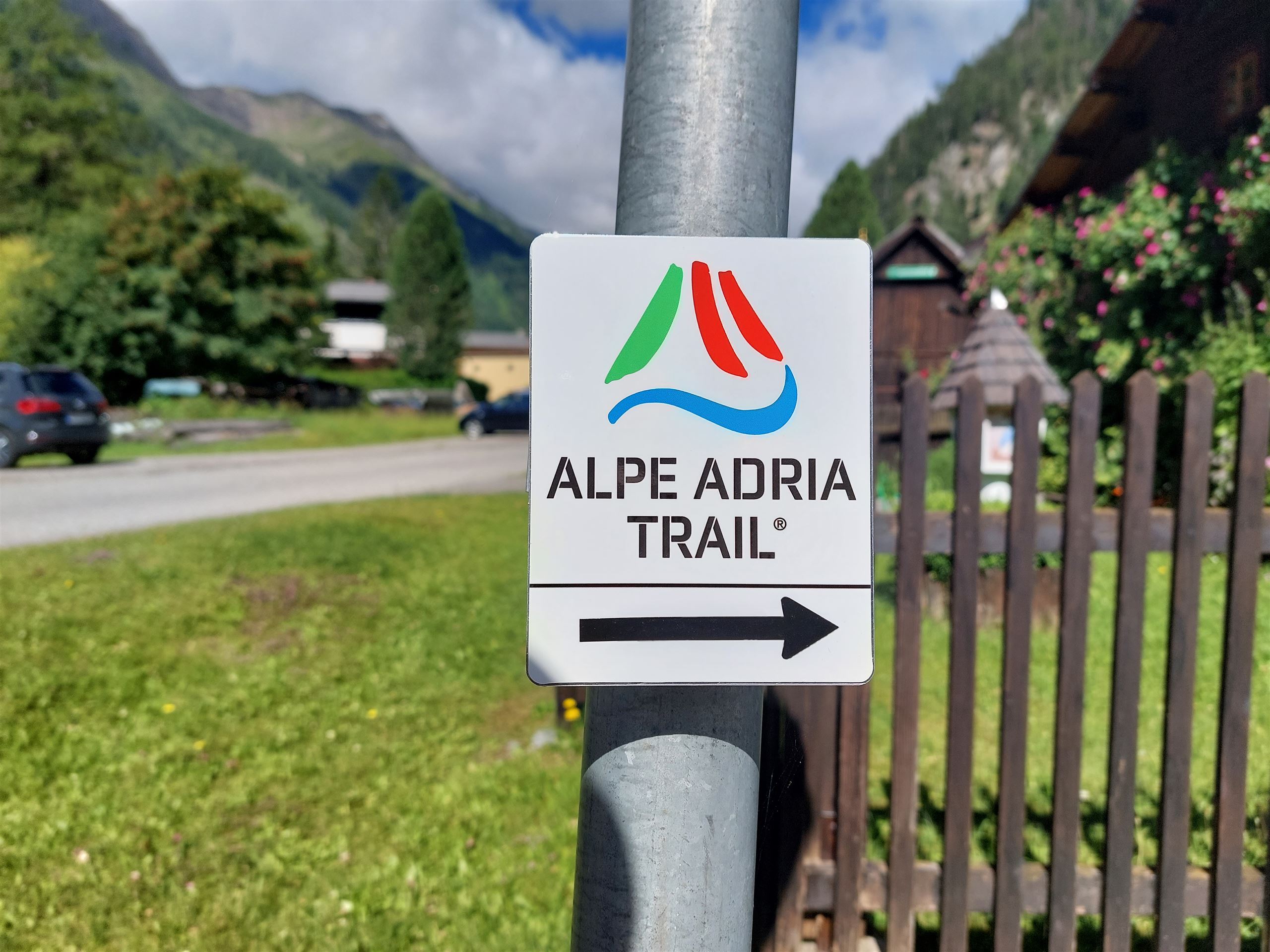 Hinweisschild Alpe Adria Trail.